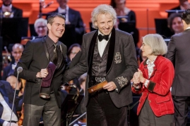 Philippe Jaroussky is awarded the Echo Klassik (c) BVMI Mo Wüstenhagen